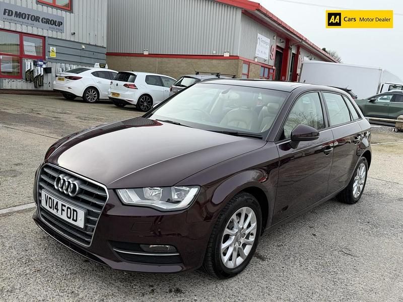 Used Audi A3 Comfort 104 HP (76 kW) 2014 Red Hatchback