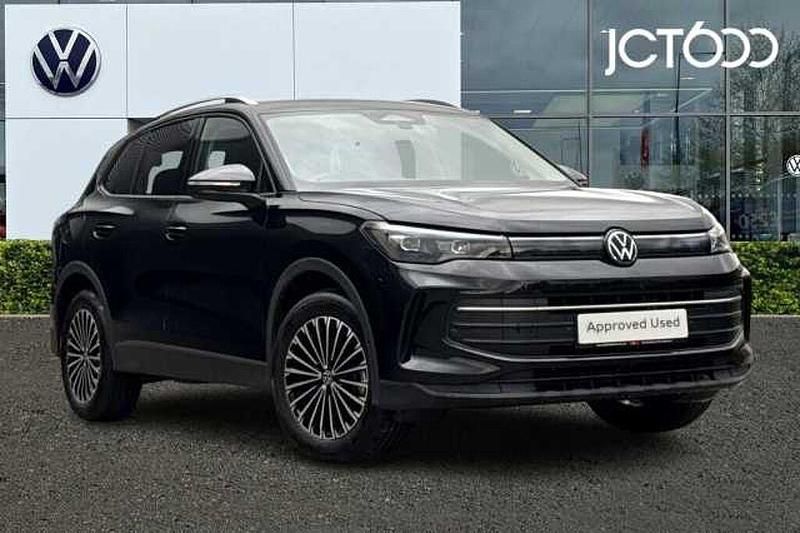 Black Used 2025 VW Tiguan Match SUV | £27,895 (A bit pricey) - Image 1/4