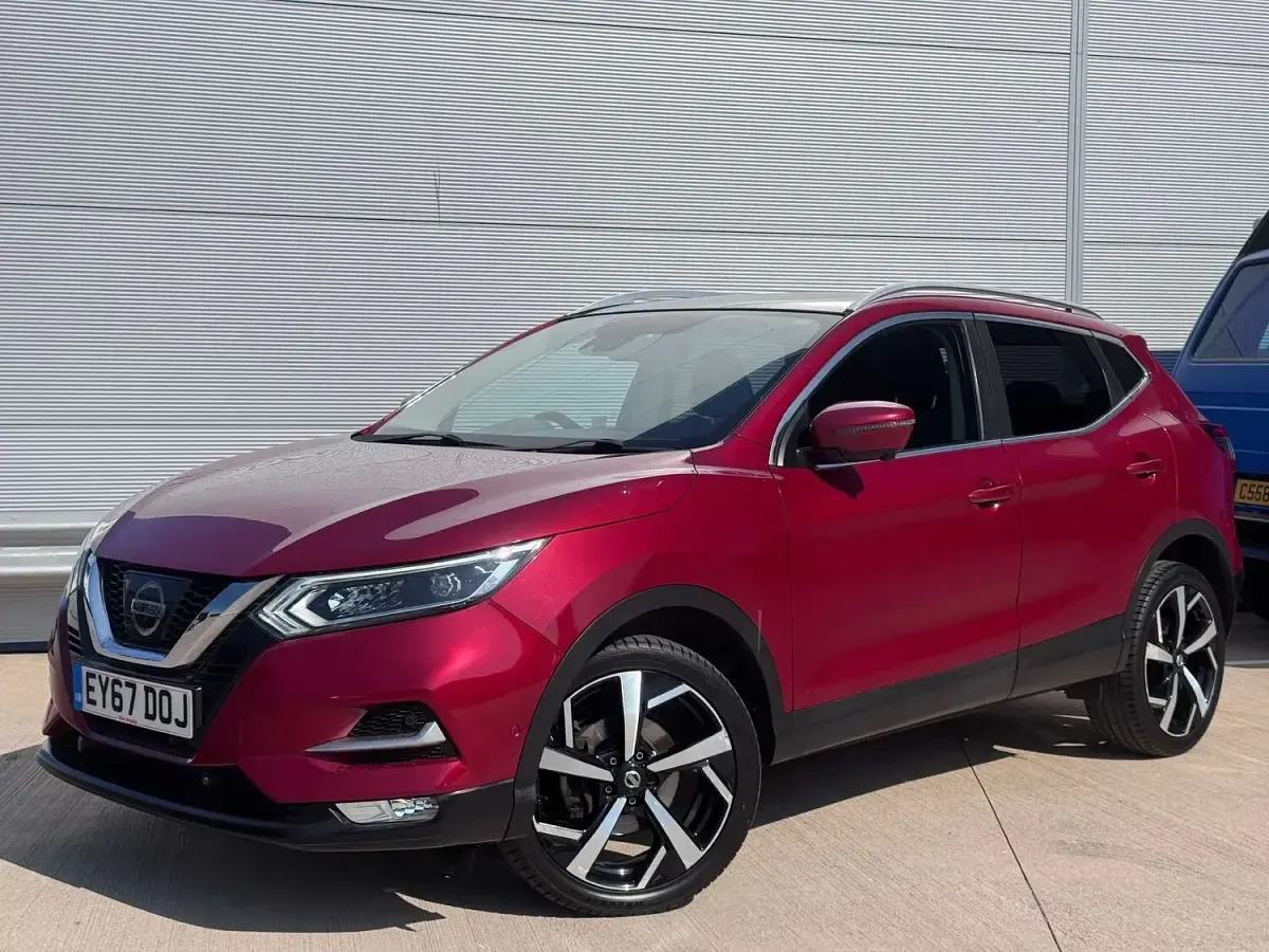 Used Nissan Qashqai Tekna 115 HP (84 kW) 2017 Red SUV