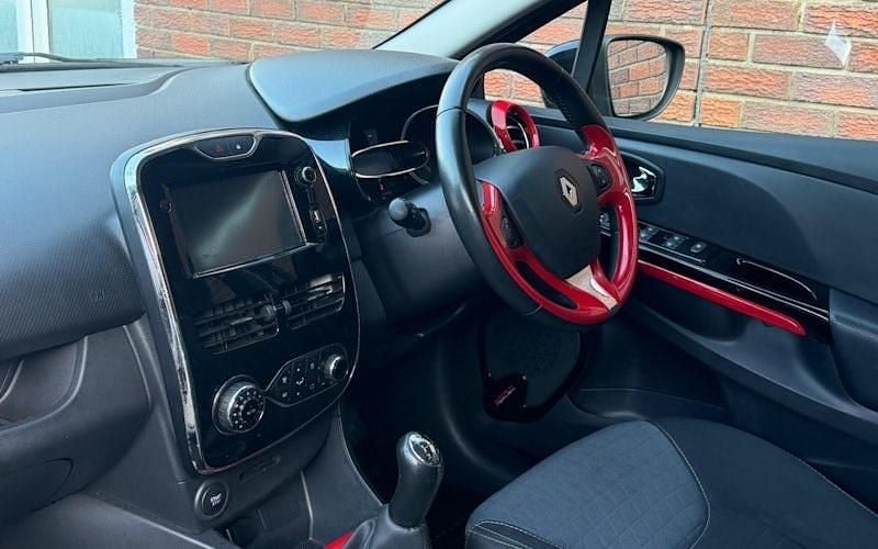 Used Renault Clio IV Dynamique 90 HP (66 kW) 2014 Black Hatchback