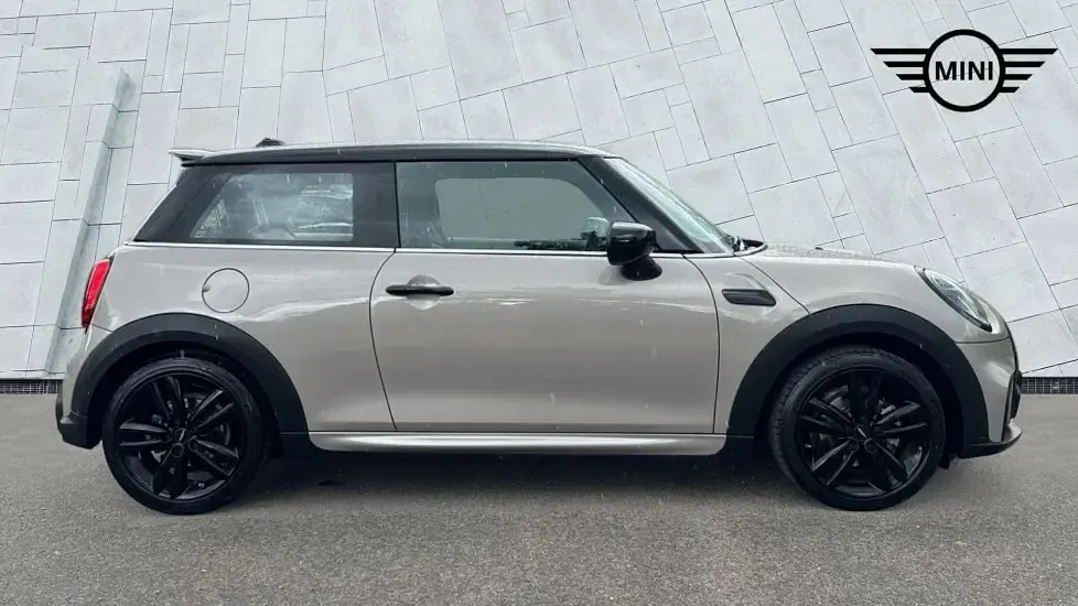 Usado Mini Cooper Hatch 134 HP (98 kW) 2023 Cinzento Citadino