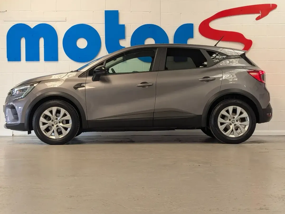 Used Renault Captur Iconic 2022 Oyster grey SUV