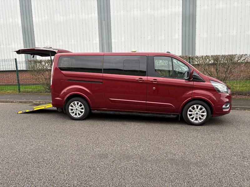 Used Ford Tourneo Titanium 130 HP (95 kW) 2021 Red MPV