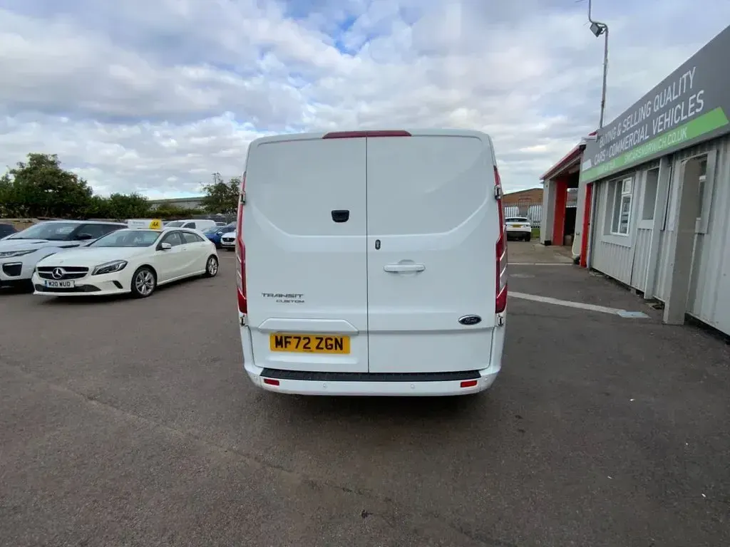 Used Ford Transit Custom Limited 130 HP (95 kW) 2022 White Van