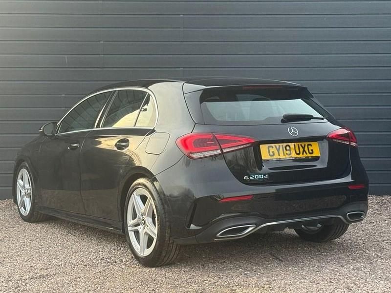 Usado Mercedes A200 AMG line 150 CV (110 kW) 2019 Negro Utilitario
