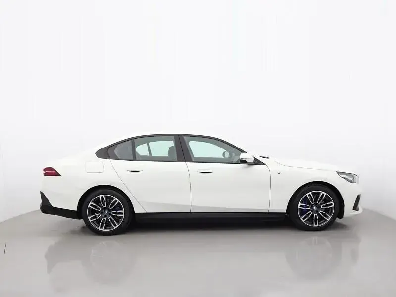 Used BMW i5 M Sport 250 kW (340 HP) 2024 White Sedan