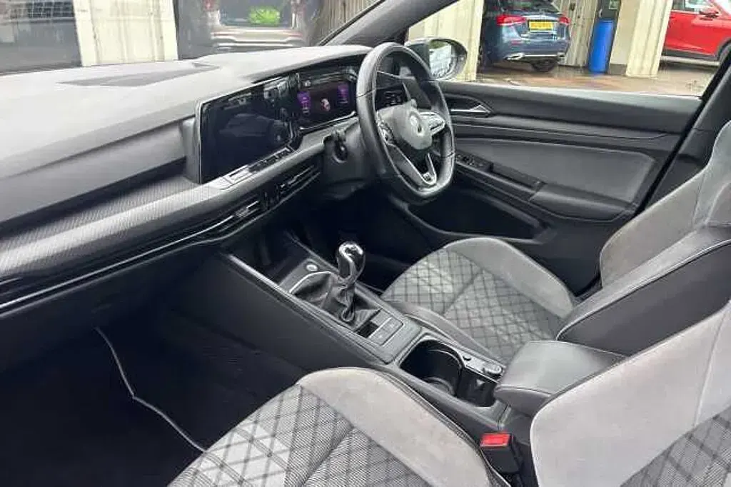 Używany VW Golf VIII 130 KM (95 kW) 2021