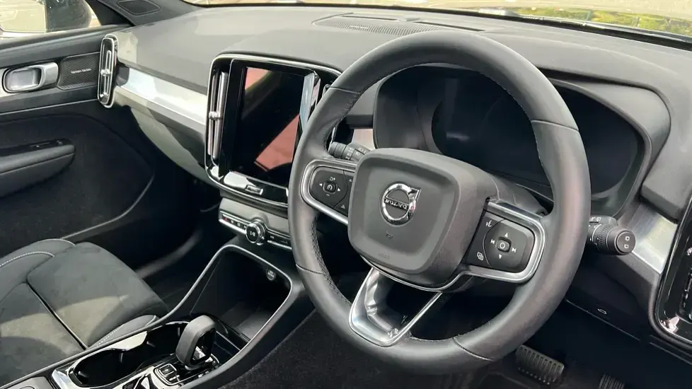 Used Volvo XC40 Ultra 197 HP (144 kW) 2025 Black SUV