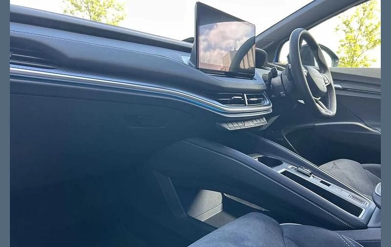 Used Skoda Enyaq iV SportLine 210 kW (286 HP) 2025 Race blue metallic SUV