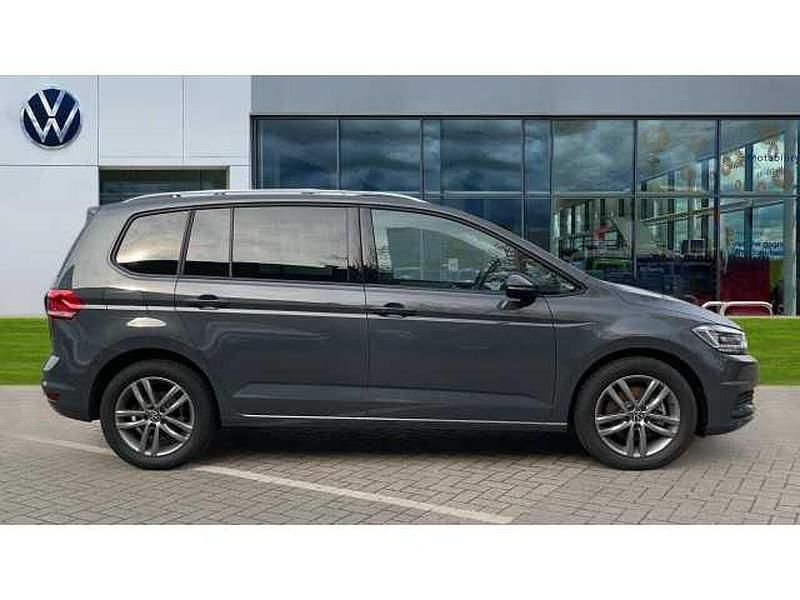Used VW Touran Match 150 HP (110 kW) 2025 Dolphin grey metallic MPV