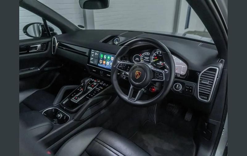 Used Porsche Cayenne 462 HP (339 kW) 2020 Silver SUV