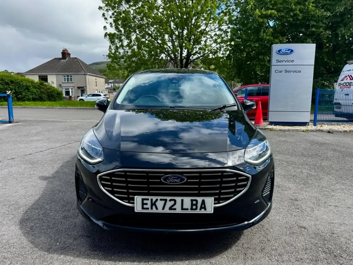 Begagnad Ford Fiesta Titanium 2022 Svart Halvkombi