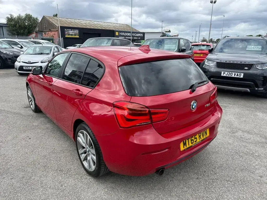 Used BMW 118 Sport Line 2015 Red Hatchback
