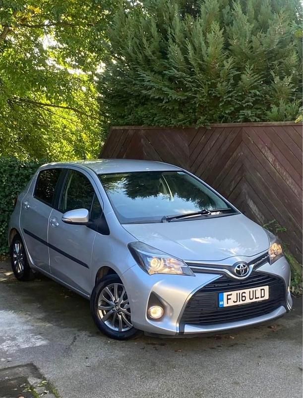 Silver Used 2016 Toyota Yaris Hatchback | £7,495 (A bit pricey) - Image 1/4