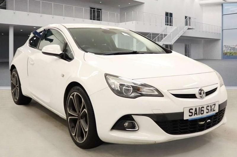 Used Vauxhall Astra GTC Edition 140 HP (102 kW) 2016 White Coupe