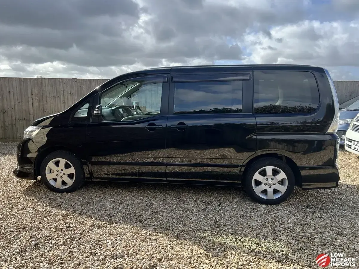 Used Nissan Serena 2010 Black MPV