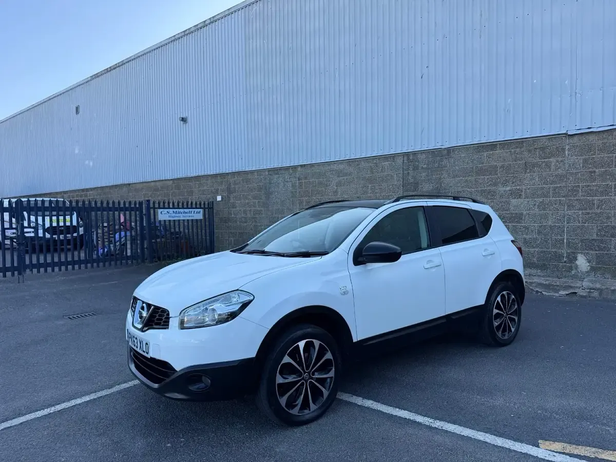 Used Nissan Qashqai 360º 2013 White SUV