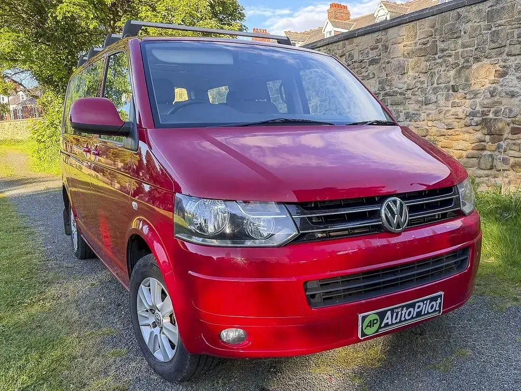 Used VW Caravelle SE 140 HP (102 kW) 2011 Red Van
