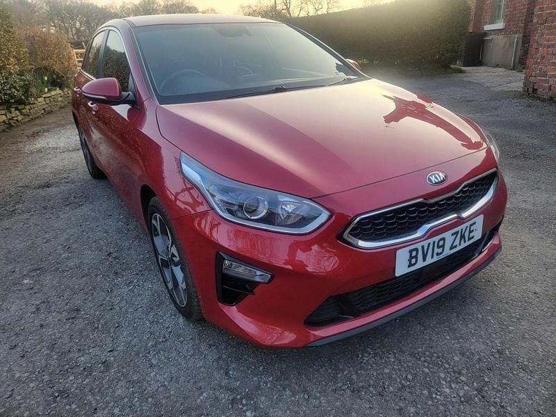 Used Kia Ceed 2019 Red Hatchback