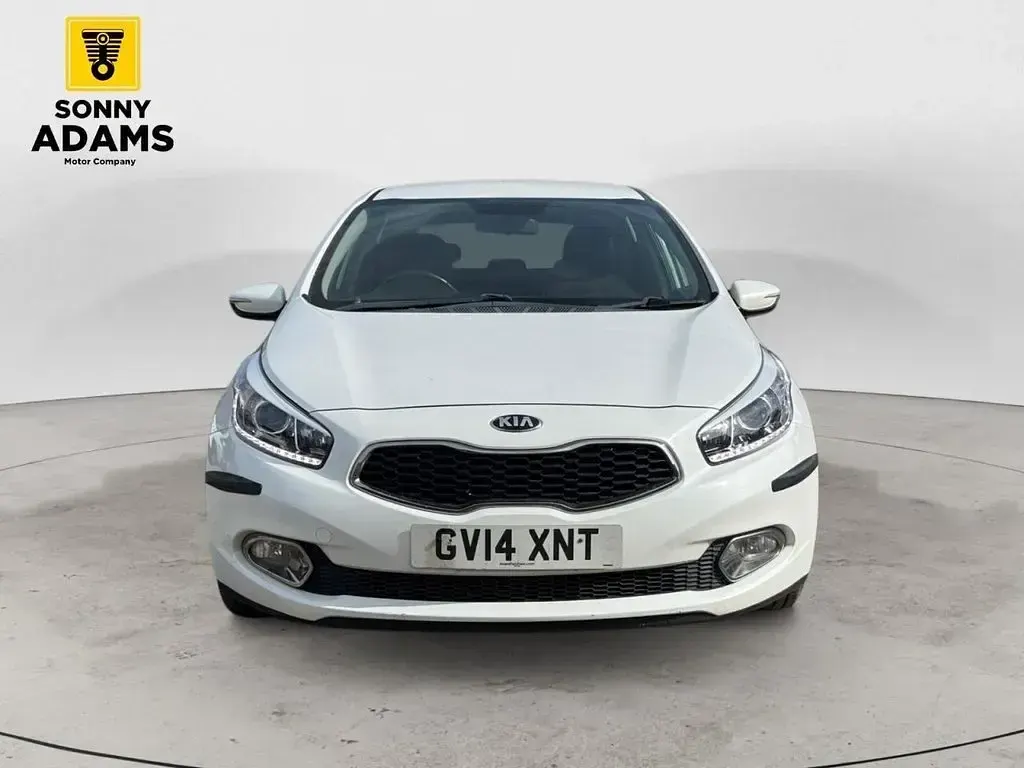 Used Kia Ceed 128 HP (94 kW) 2014 White Hatchback