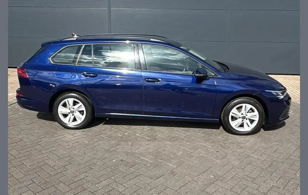 Used VW Golf VIII Life 147 HP (108 kW) 2023 Blue Estate