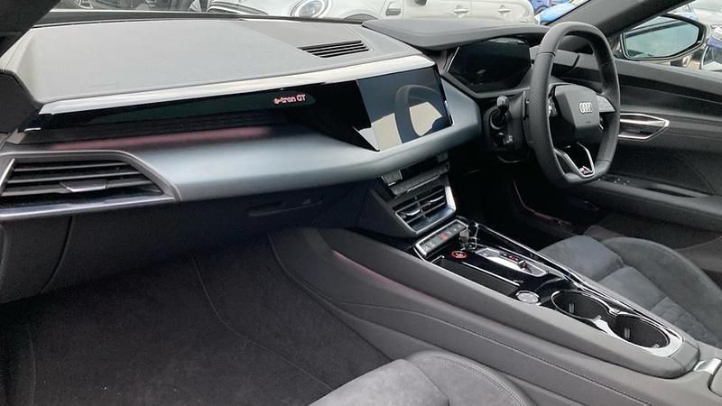Second-hand Audi e-tron GT quattro Comfort 435 kW (592 CP) 2026 Gri Berlinǎ