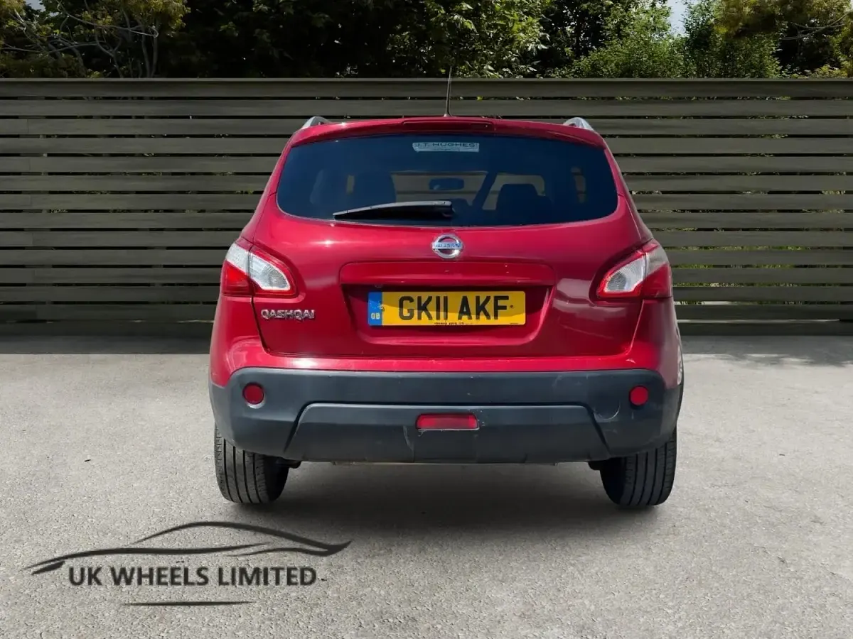 Used Nissan Qashqai Tekna 141 HP (103 kW) 2011 Red SUV