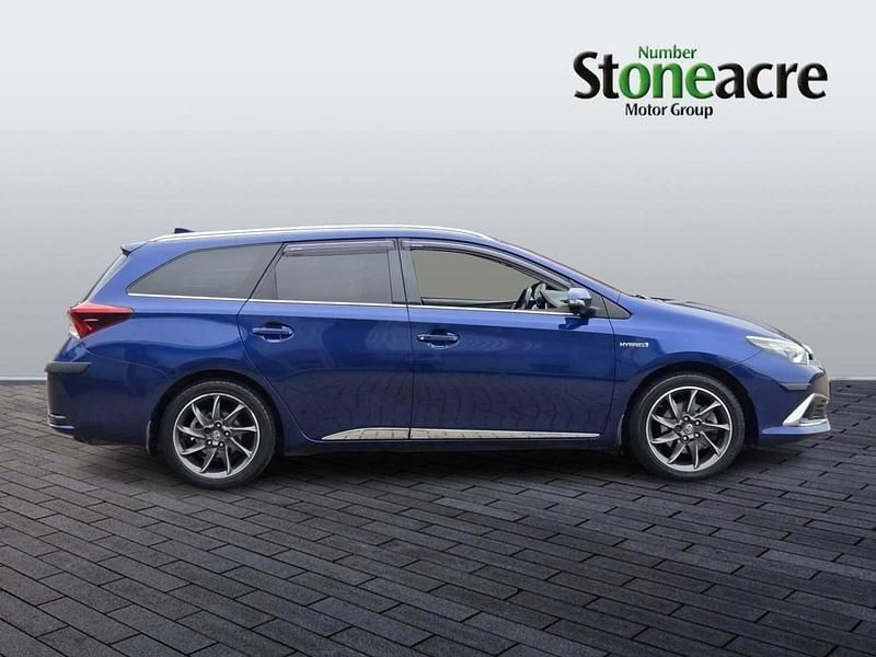 Used Toyota Auris Hybrid Sport 134 HP (98 kW) 2016 Blue Estate