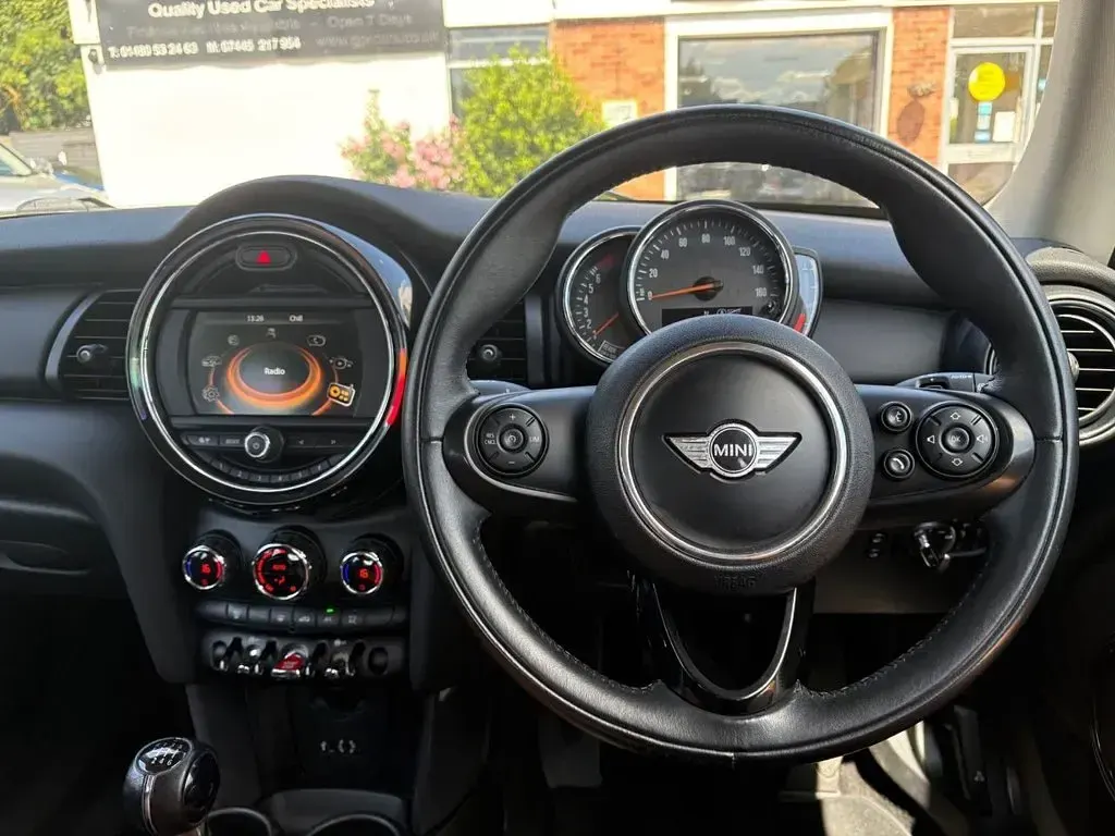Used Mini ONE Hatch 102 HP (75 kW) 2017 Black Hatchback