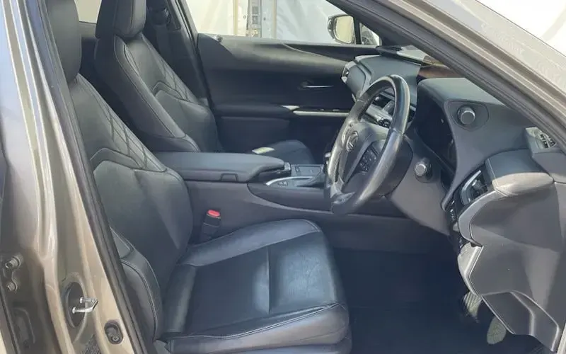 Used Lexus UX 184 HP (135 kW) 2020 Silver SUV