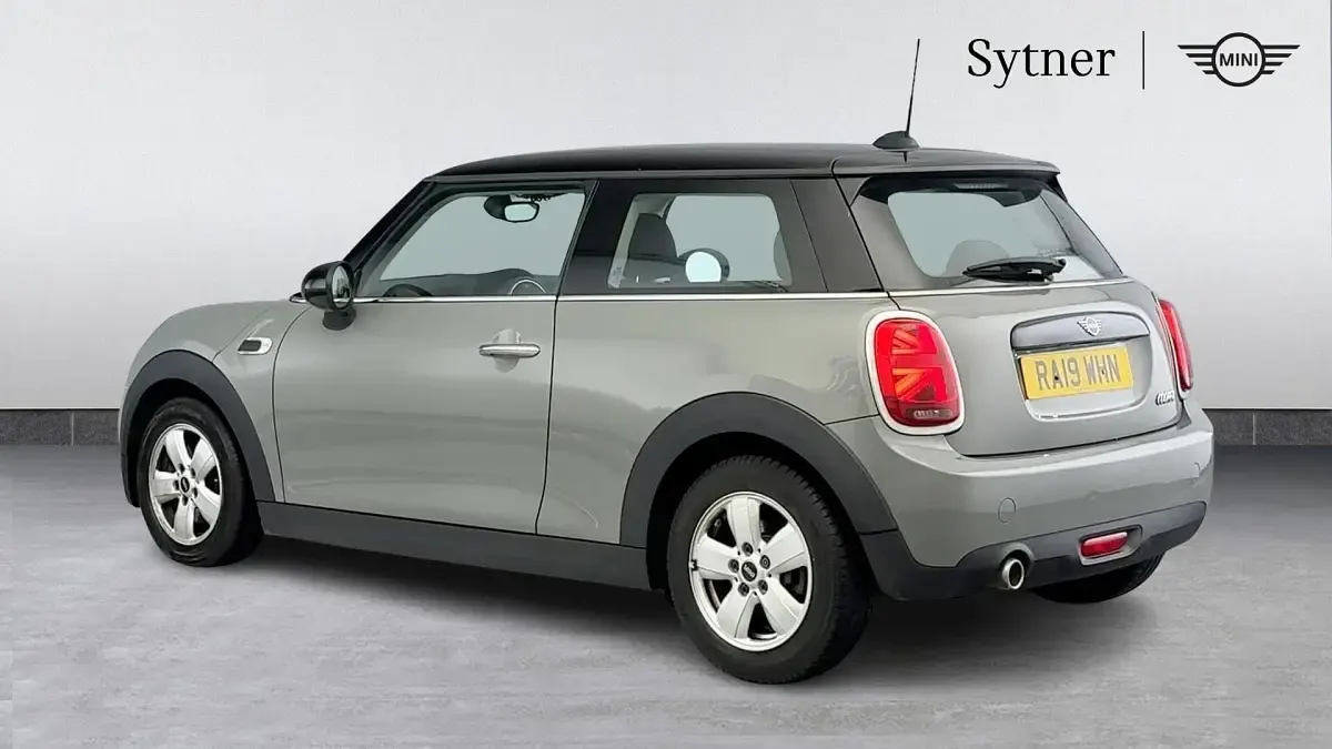 Used Mini Cooper Classic 134 HP (98 kW) 2019 Grey Hatchback