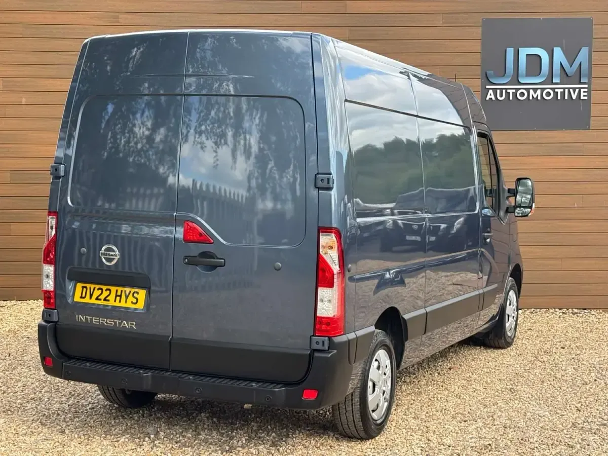 Usado Nissan Interstar Tekna 2022 Gris Van