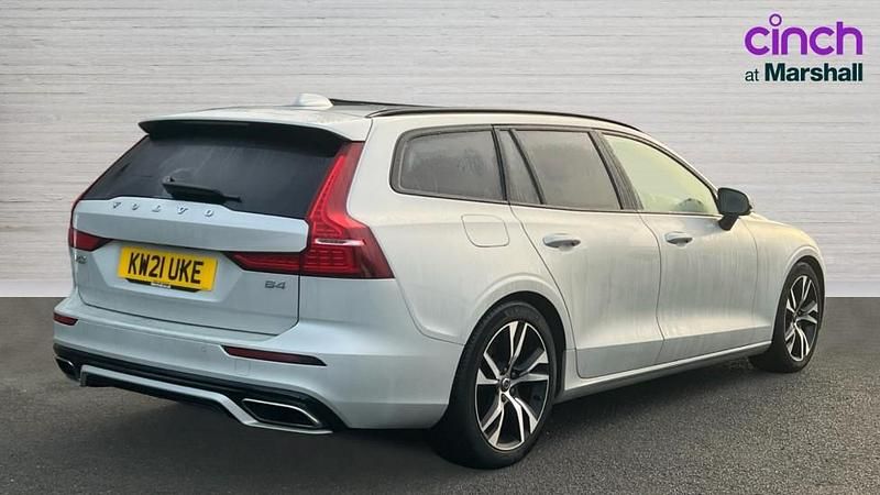 Used Volvo V60 R-Design 197 HP (144 kW) 2021 Gold Estate