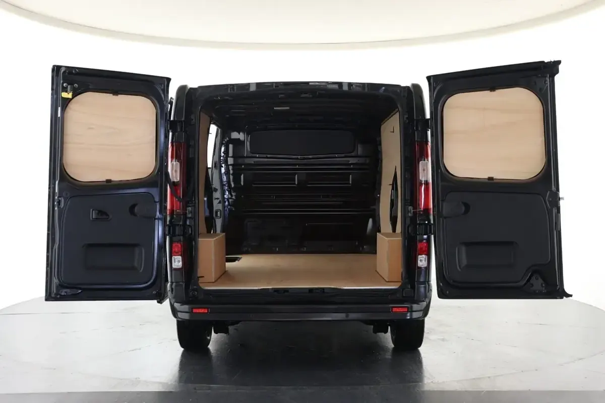 Nowe Renault Trafic 2026 Czarny
