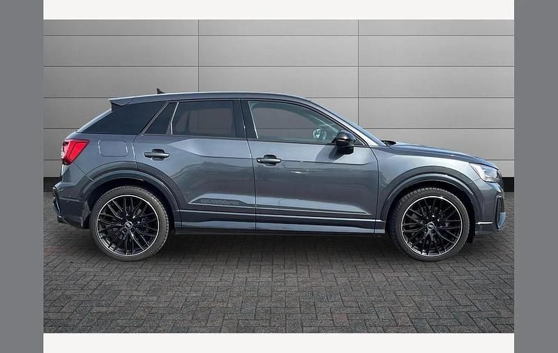 Używany Audi SQ2 Black Edition 300 KM (220 kW) 2023 Szary SUV