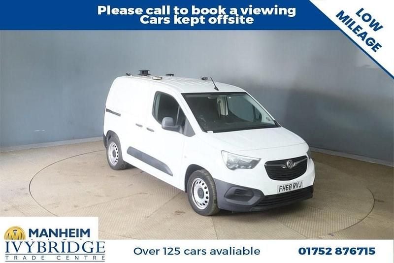 White Used 2019 Vauxhall Combo Edition MPV | £8,495 (Fair price) - Image 1/1