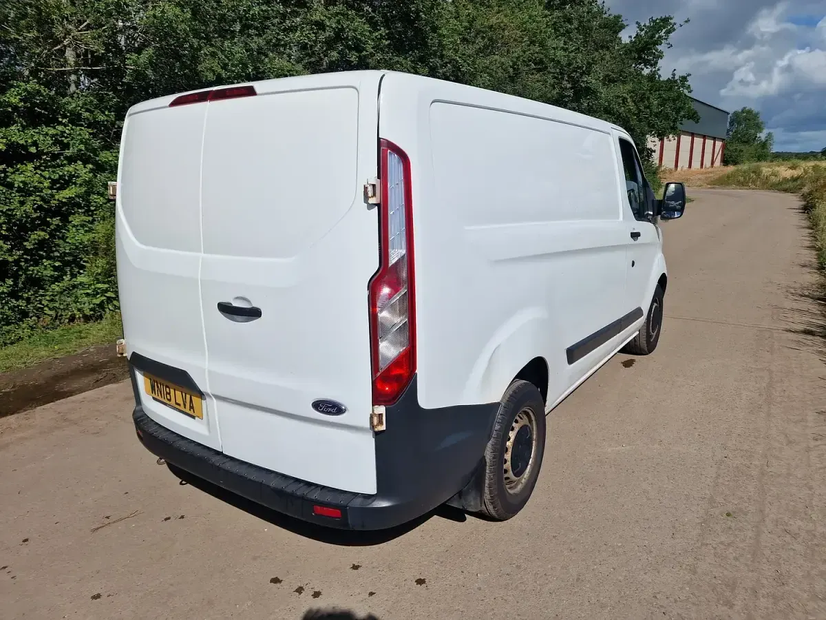 Used Ford Transit Custom 105 HP (77 kW) 2018 White Van