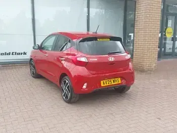 New Hyundai i10 Premium 79 HP (58 kW) 2025 Red Hatchback