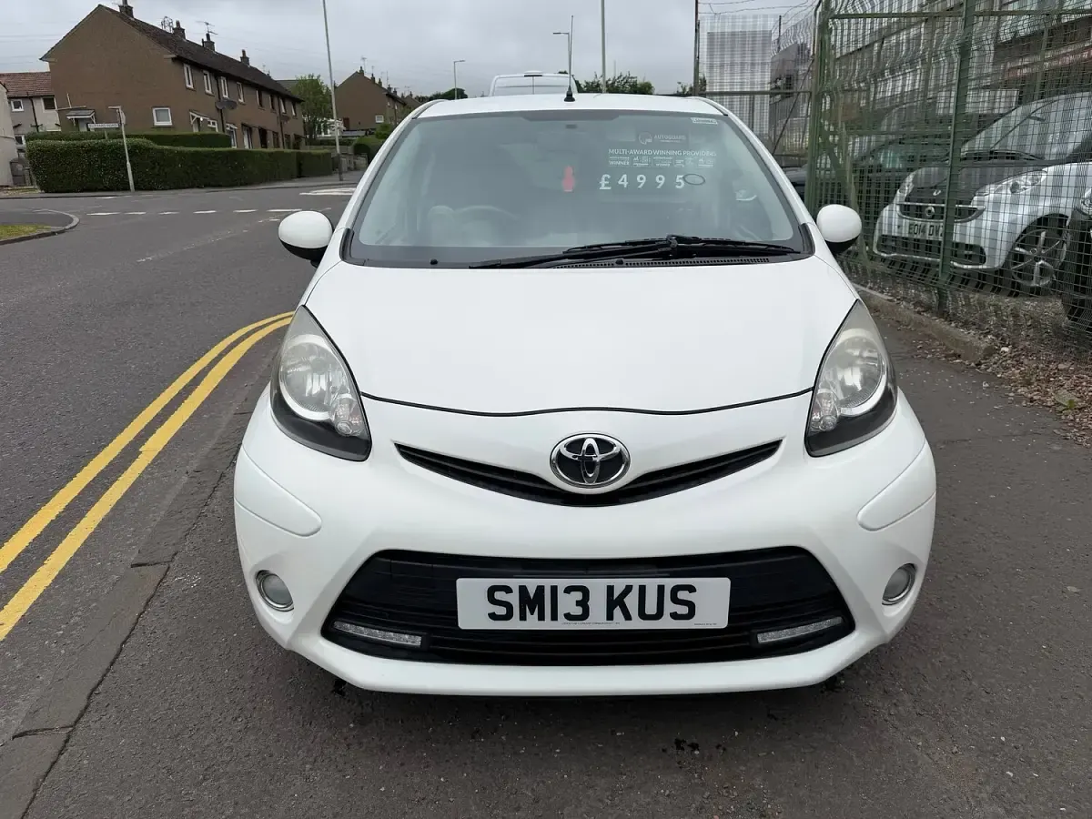 Used Toyota Aygo 68 HP (50 kW) 2013 White Hatchback