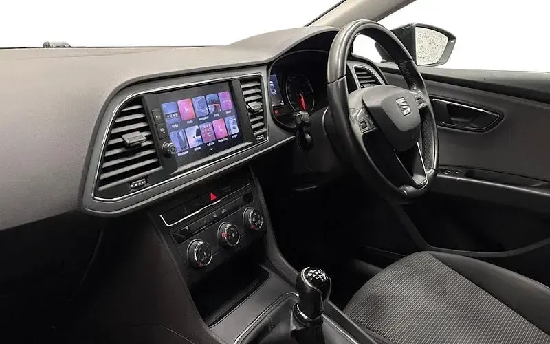 Used Seat Leon SE Dynamic 131 HP (96 kW) 2019 Black Hatchback