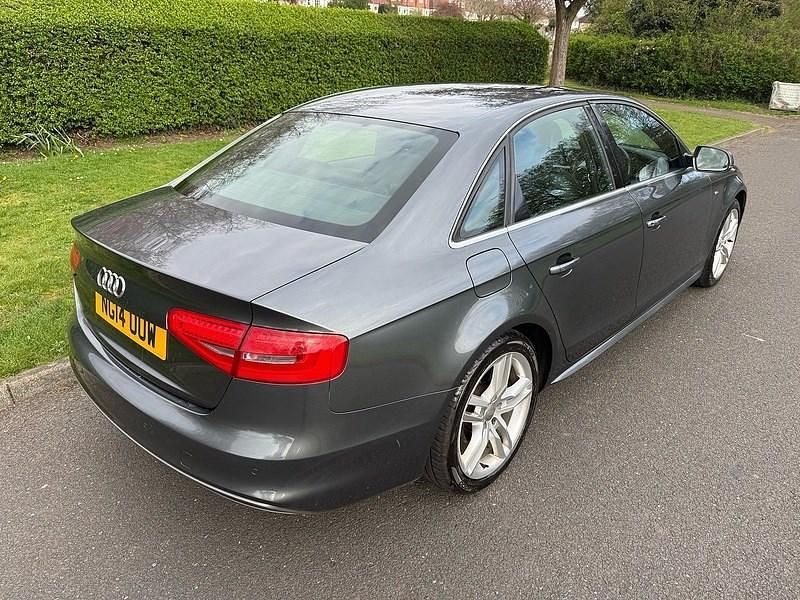 Usado Audi A4 S-Line 177 HP (130 kW) 2014 Cinzento Sedan