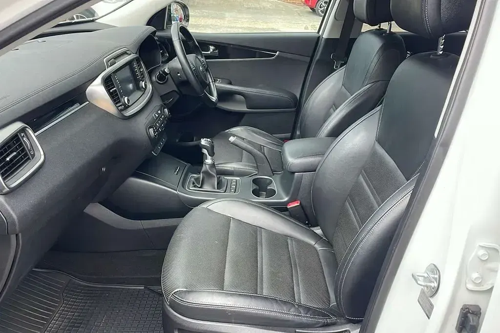 Used Kia Sorento 200 HP (147 kW) 2017 White SUV