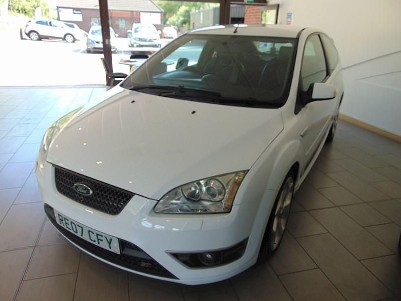 Used Ford Focus ST 221 HP (162 kW) 2007 White Hatchback