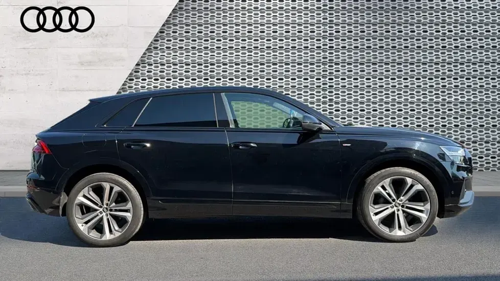 Used Audi Q8 Comfort 286 HP (210 kW) 2020 Black SUV