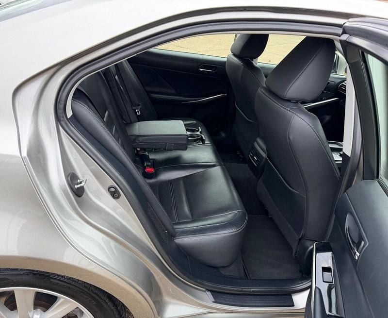 Used Lexus IS300h Executive Line 223 HP (164 kW) 2016 Silver Sedan