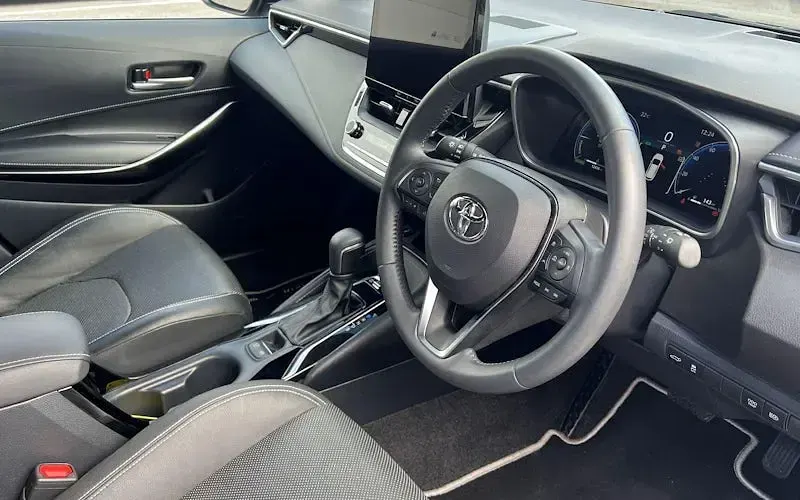 Used Toyota Corolla 140 HP (102 kW) 2025 Grey Estate