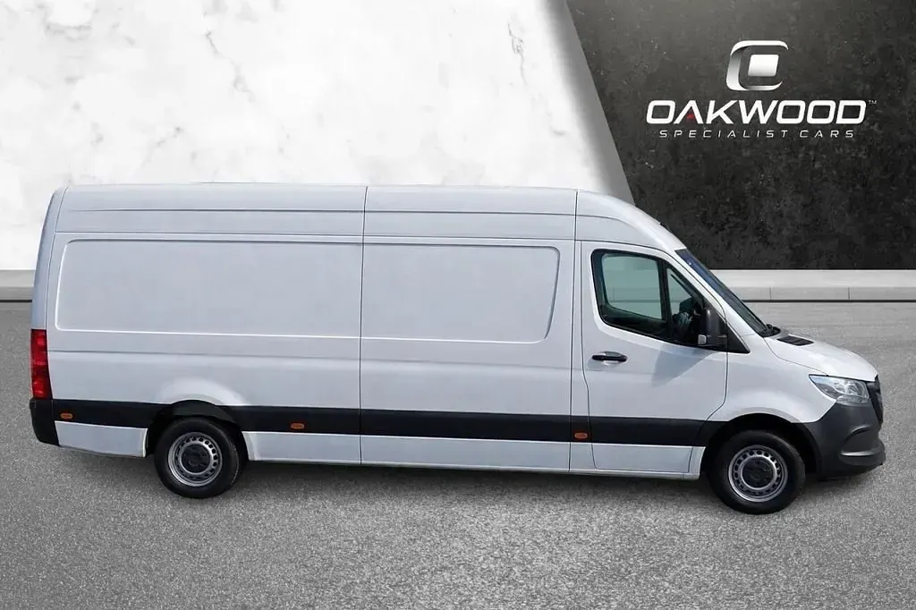 Begagnad Mercedes Sprinter Progressive 148 HK (108 kW) 2022 Vit Van