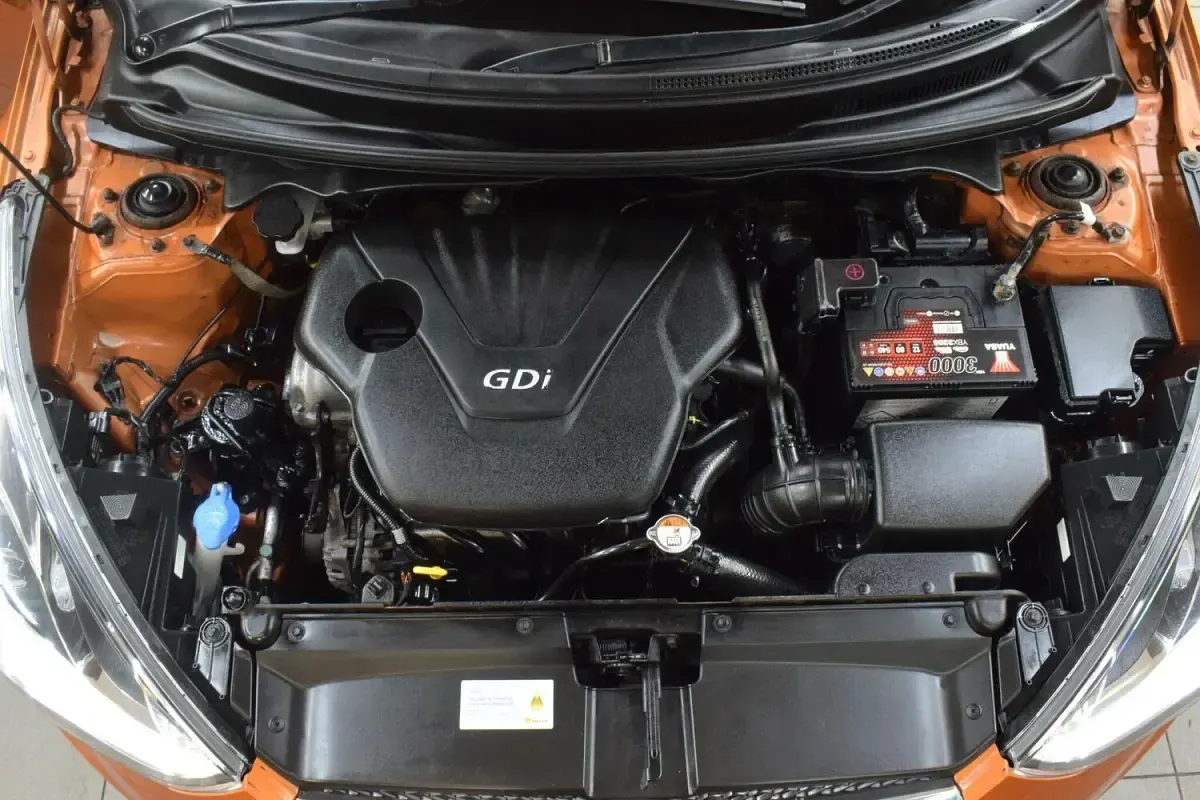 Used Hyundai Veloster 140 HP (102 kW) 2012 Orange Hatchback