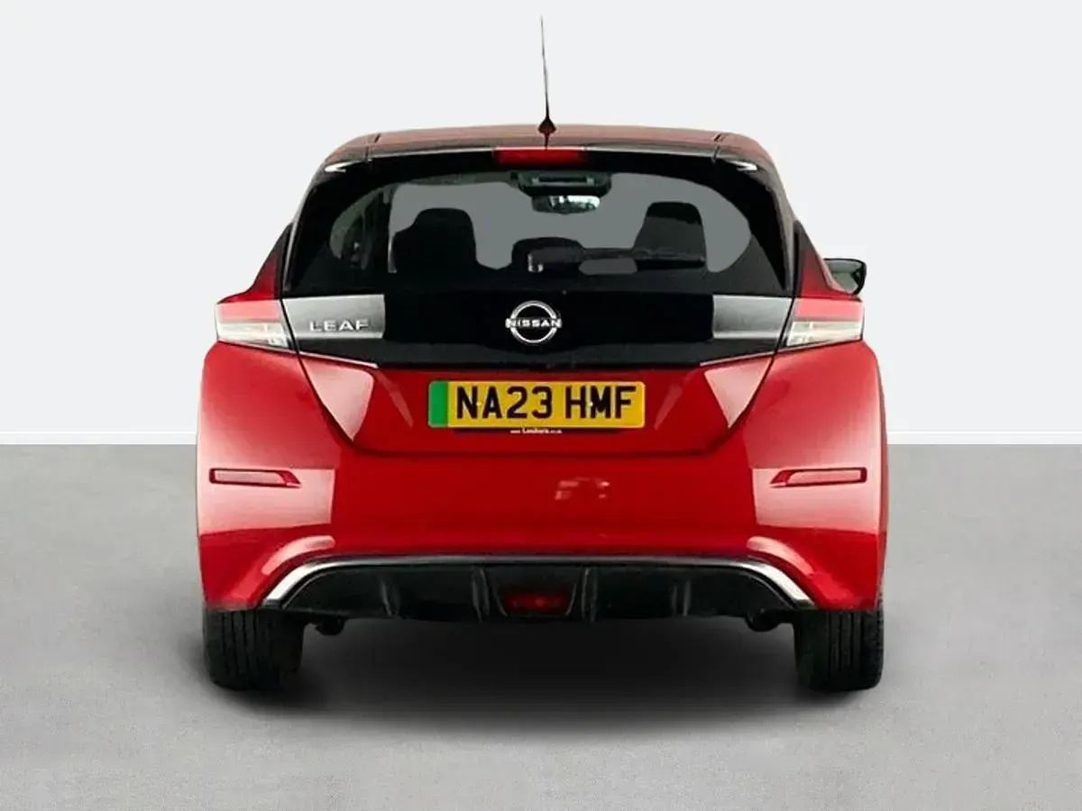 Usado Nissan Leaf Acenta 110 kW (150 HP) 2023 Vermelho Citadino