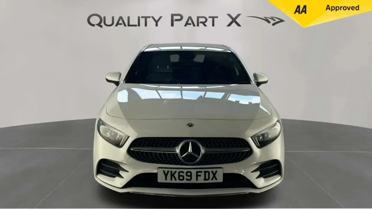 Usado Mercedes A200 AMG line 163 CV (119 kW) 2019 Blanco Berlina